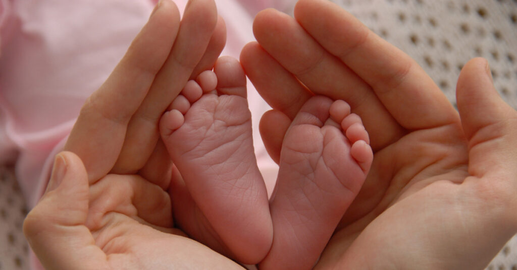 Babies foots